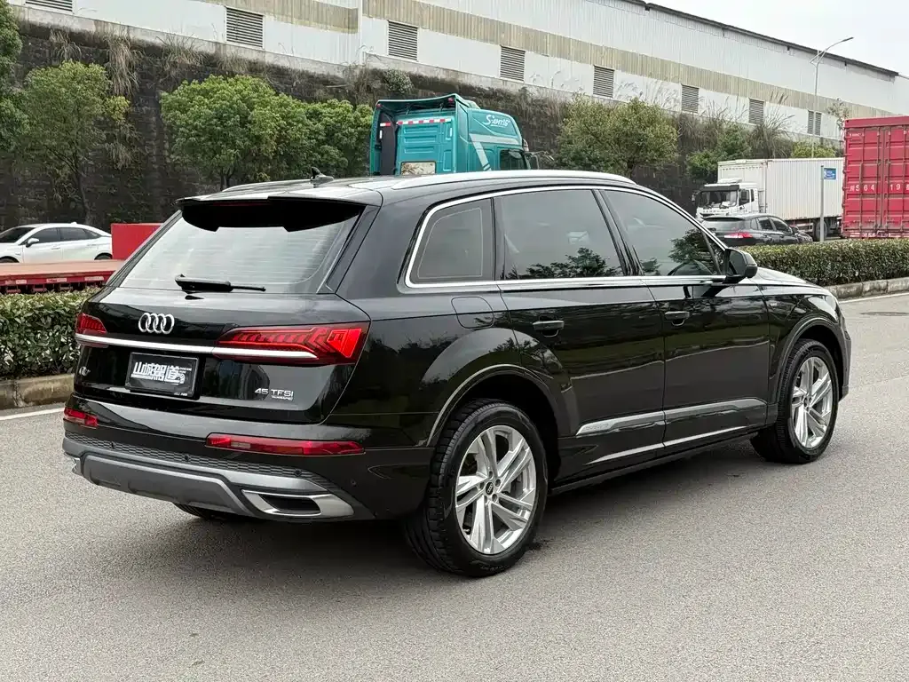 Audi Q7 — фото 5