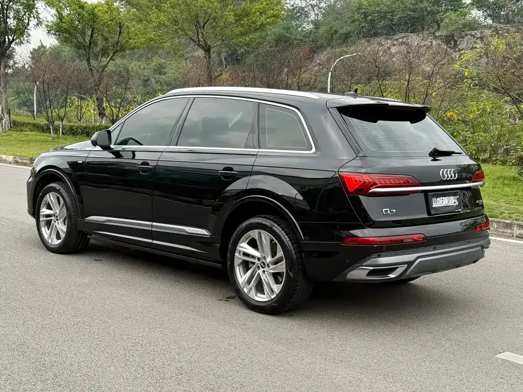 Audi Q7 — фото 6