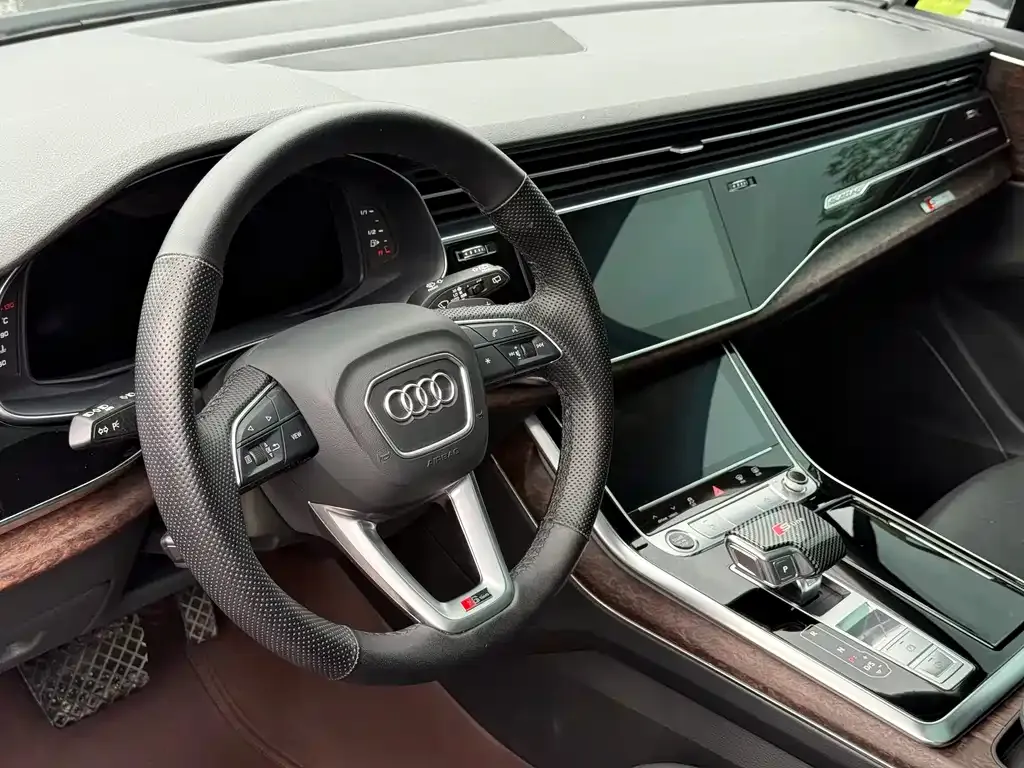Audi Q7 — фото 9