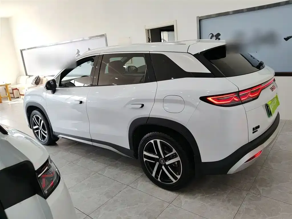 BYD L DM-i — фото 5