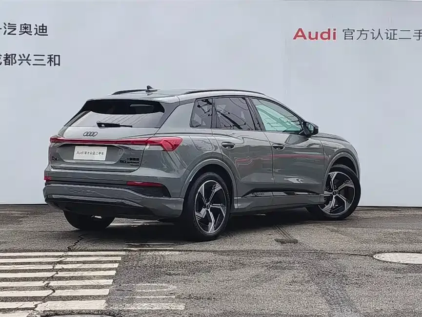 Audi Q4 e-tron — фото 4