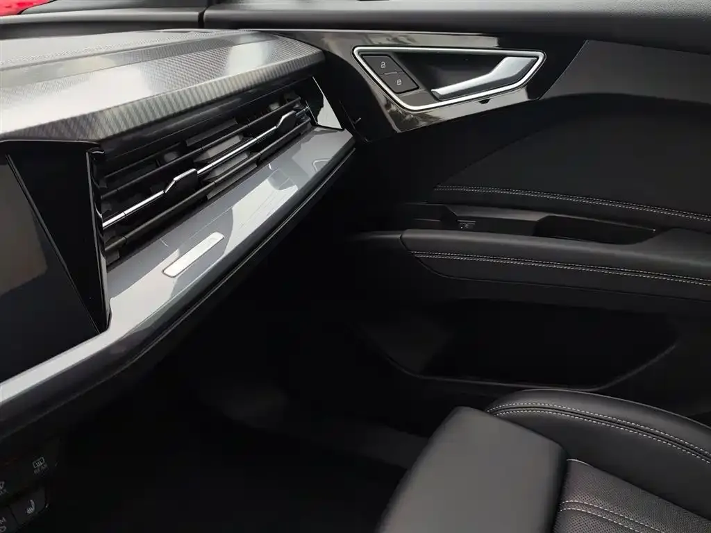 Audi Q4 e-tron — фото 9