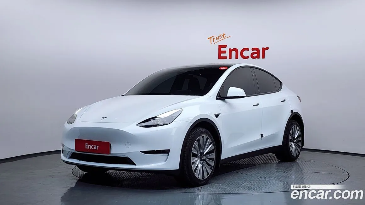 Tesla Model Y — фото 1