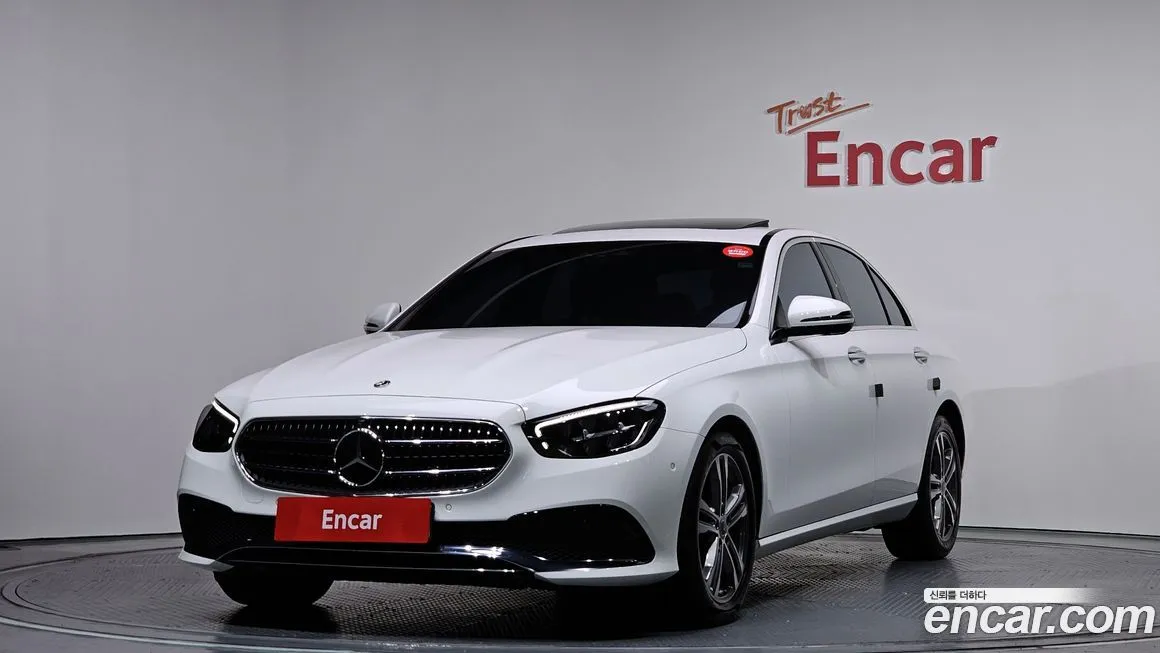 Mercedes-Benz E-Class — фото 1