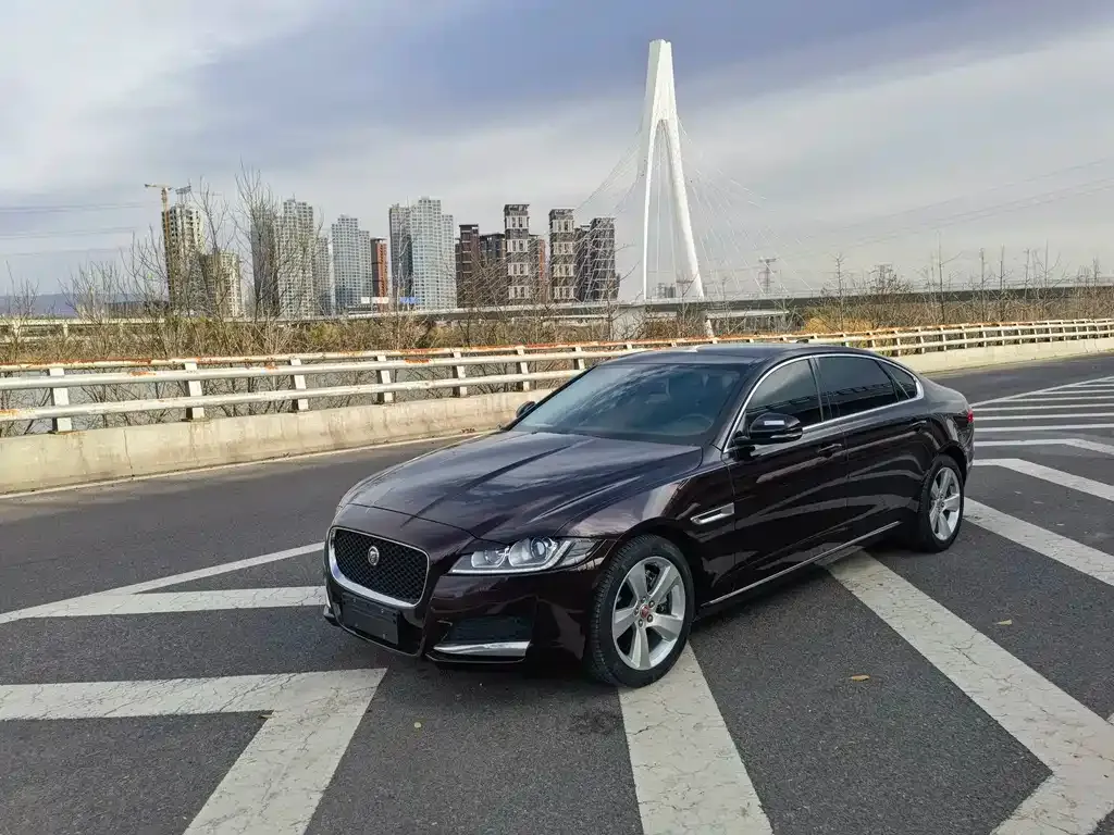 Jaguar XFL — фото 1