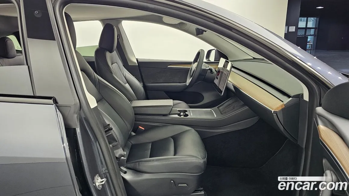 Tesla Model Y — фото 10