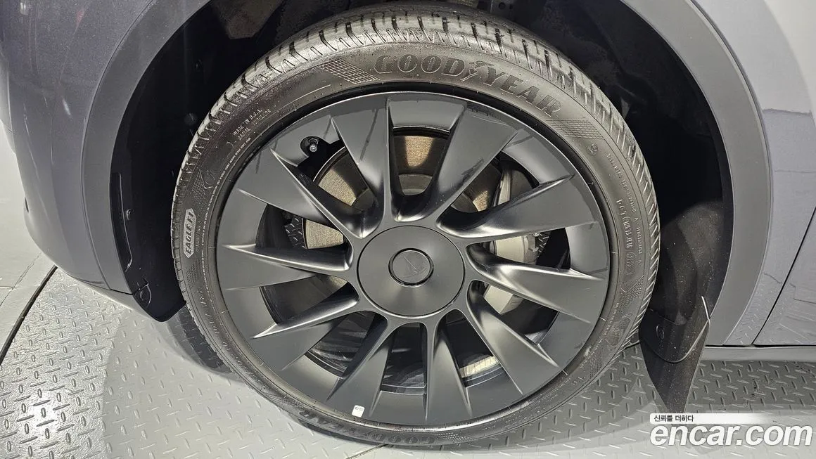 Tesla Model Y — фото 5