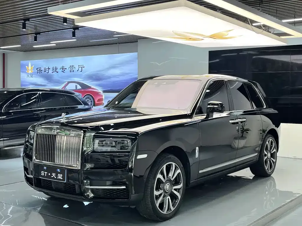 Rolls-Royce Cullinan — фото 1