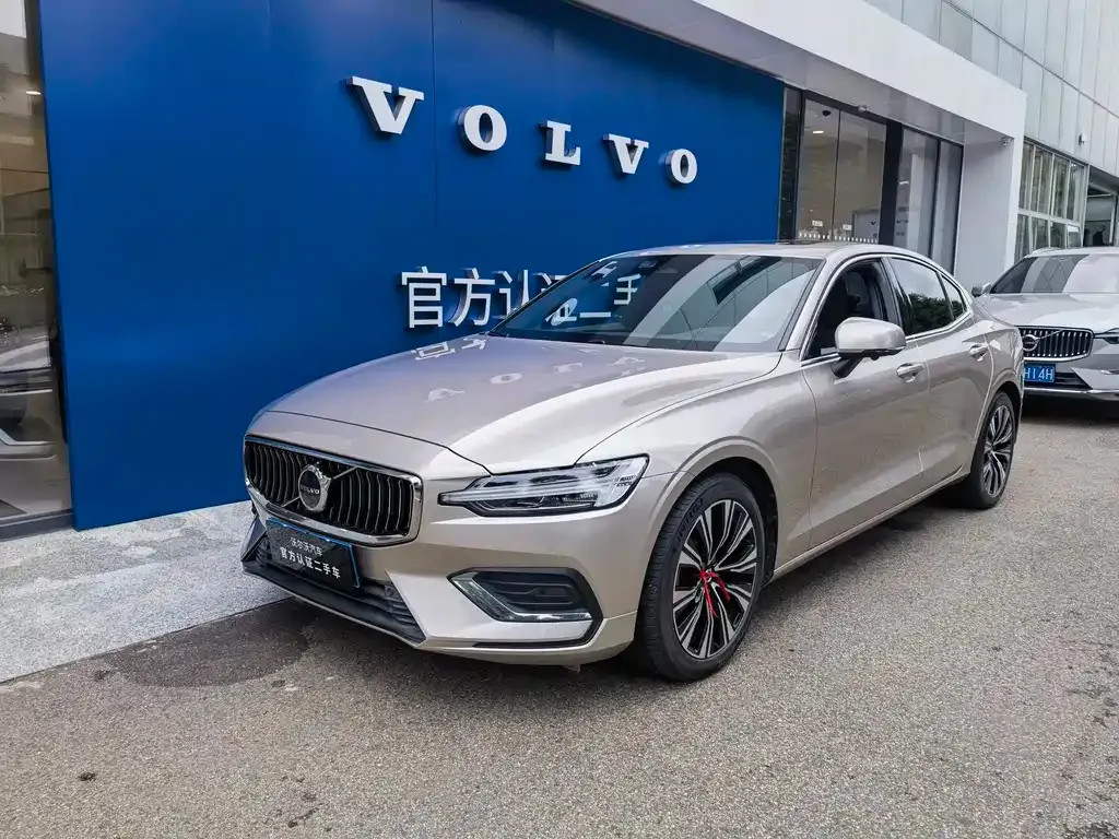 Volvo S60 — фото 1