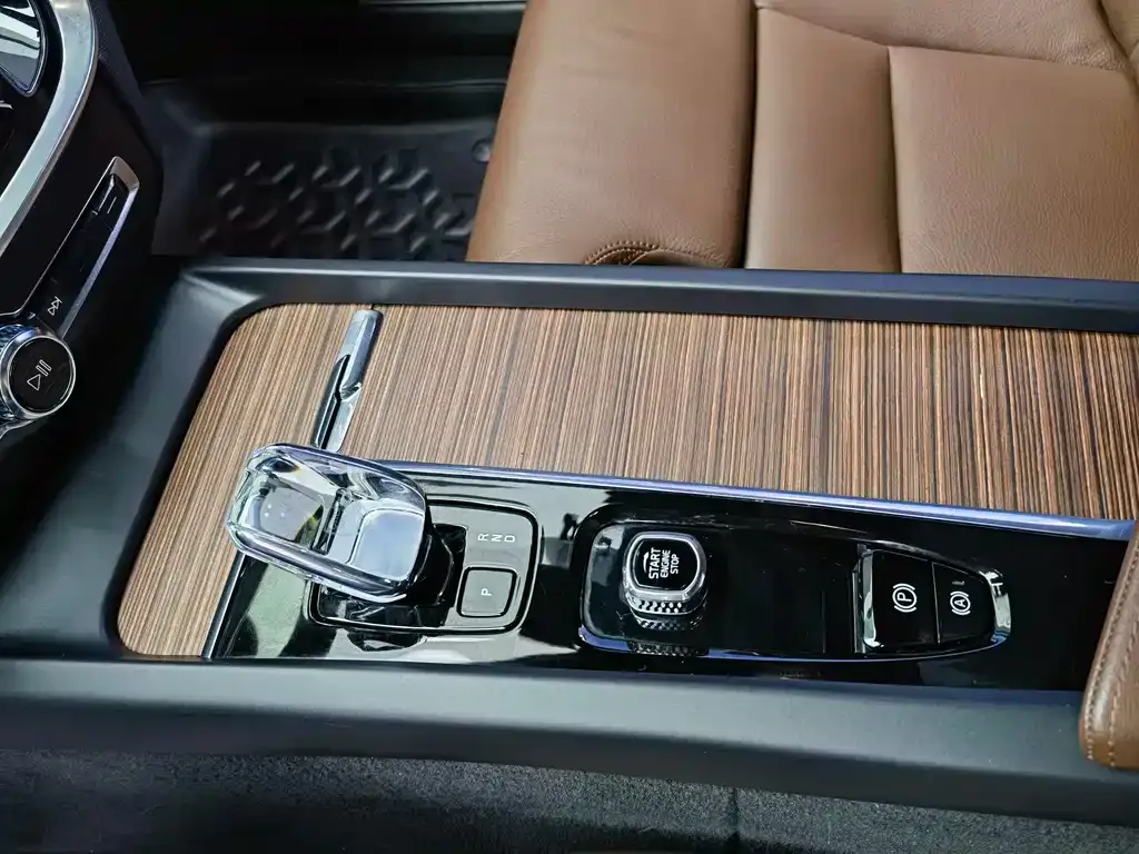 Volvo S60 — фото 10