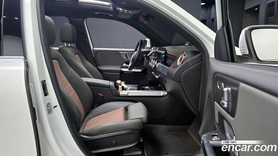 Mercedes-Benz EQB — фото 10