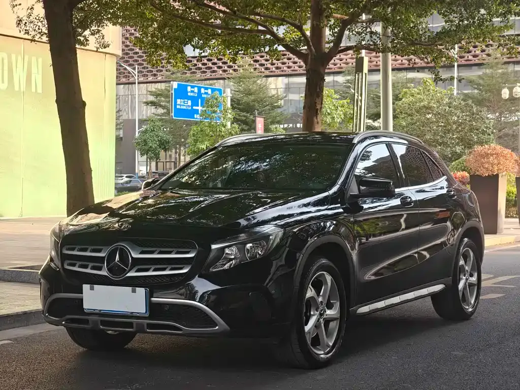 Mercedes-Benz GLA — фото 1