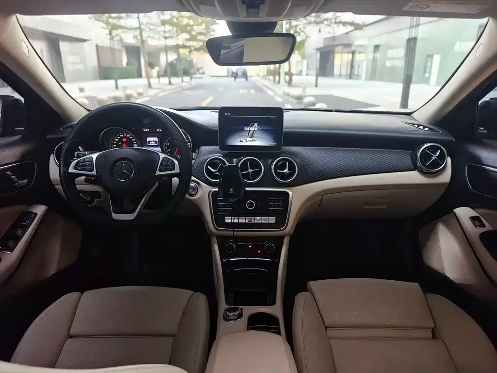 Mercedes-Benz GLA — фото 9