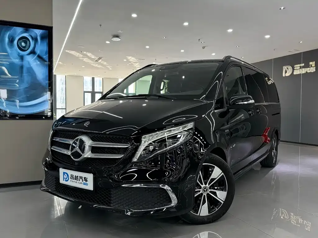 Mercedes-Benz V-Class — фото 1