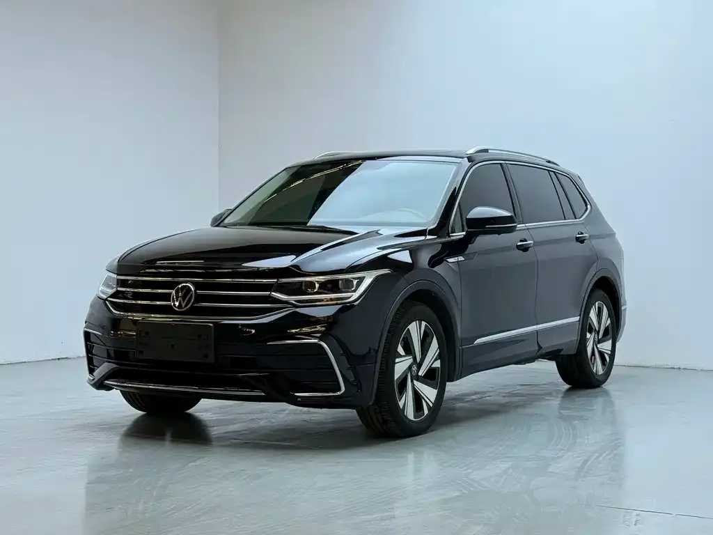 Volkswagen Tiguan L — фото 1