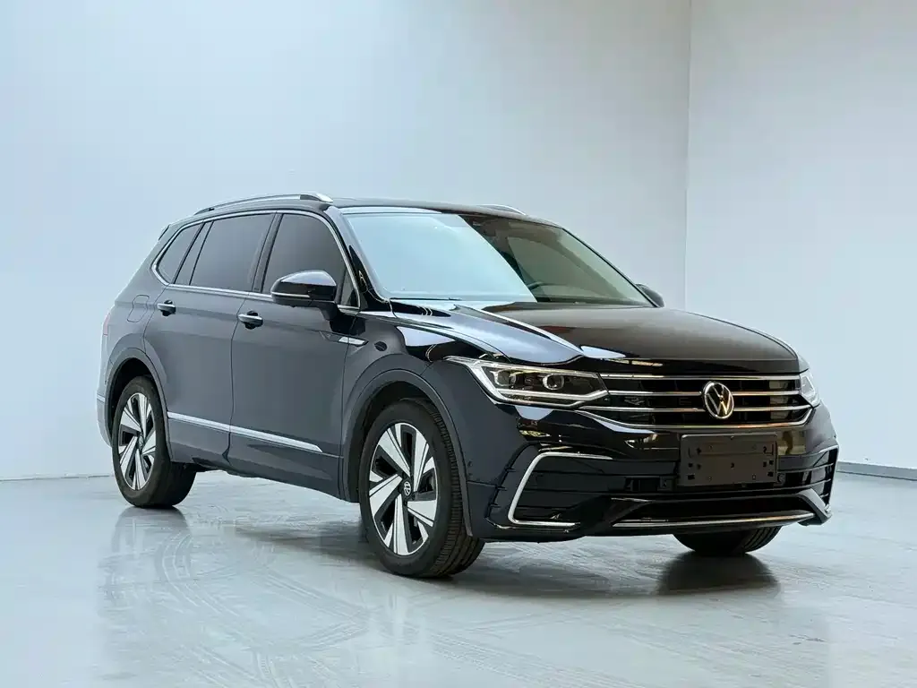 Volkswagen Tiguan L — фото 2
