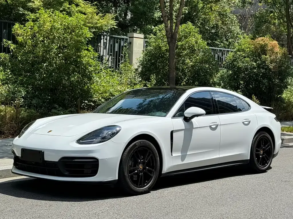 Porsche Panamera — фото 1
