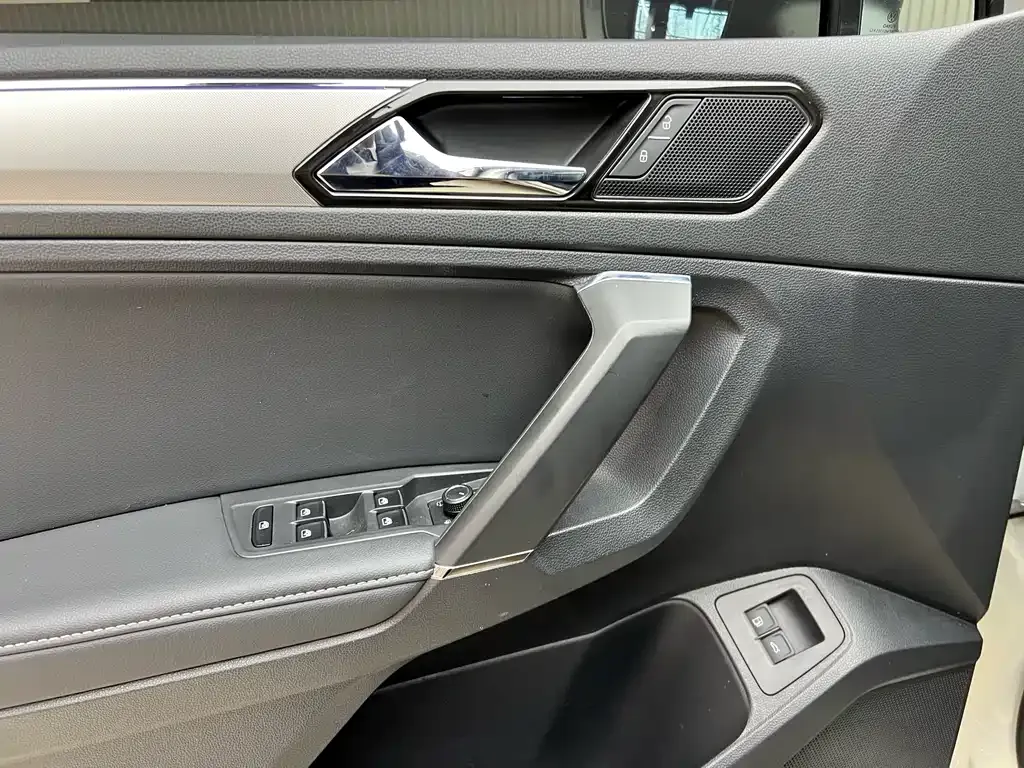 Volkswagen Tiguan L New Energy — фото 9