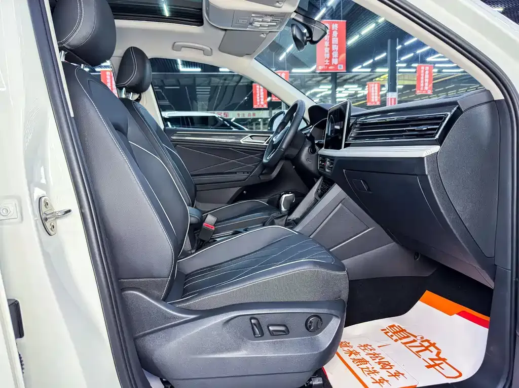 Volkswagen Tiguan L — фото 10