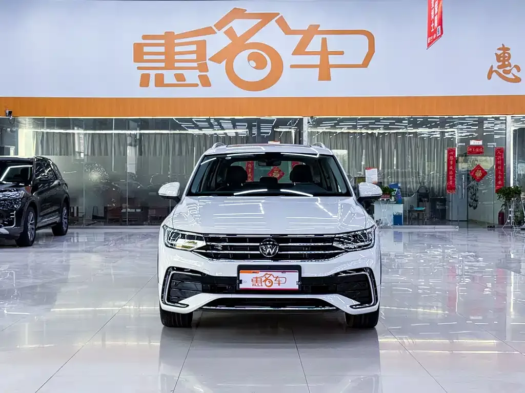 Volkswagen Tiguan L — фото 2