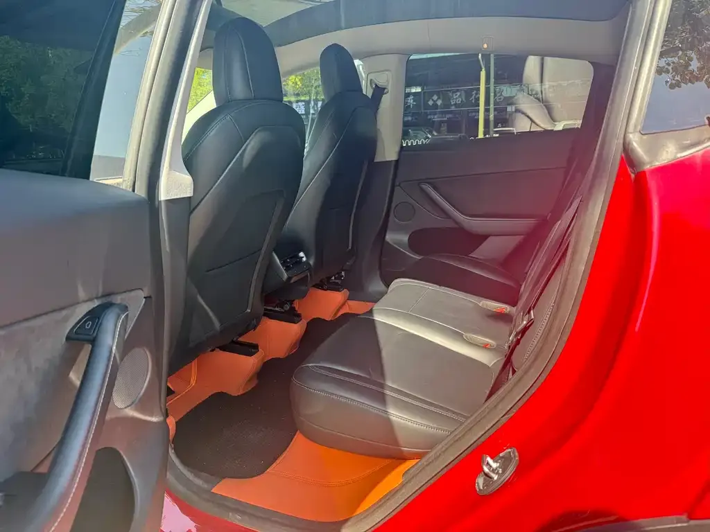Tesla Model Y — фото 5