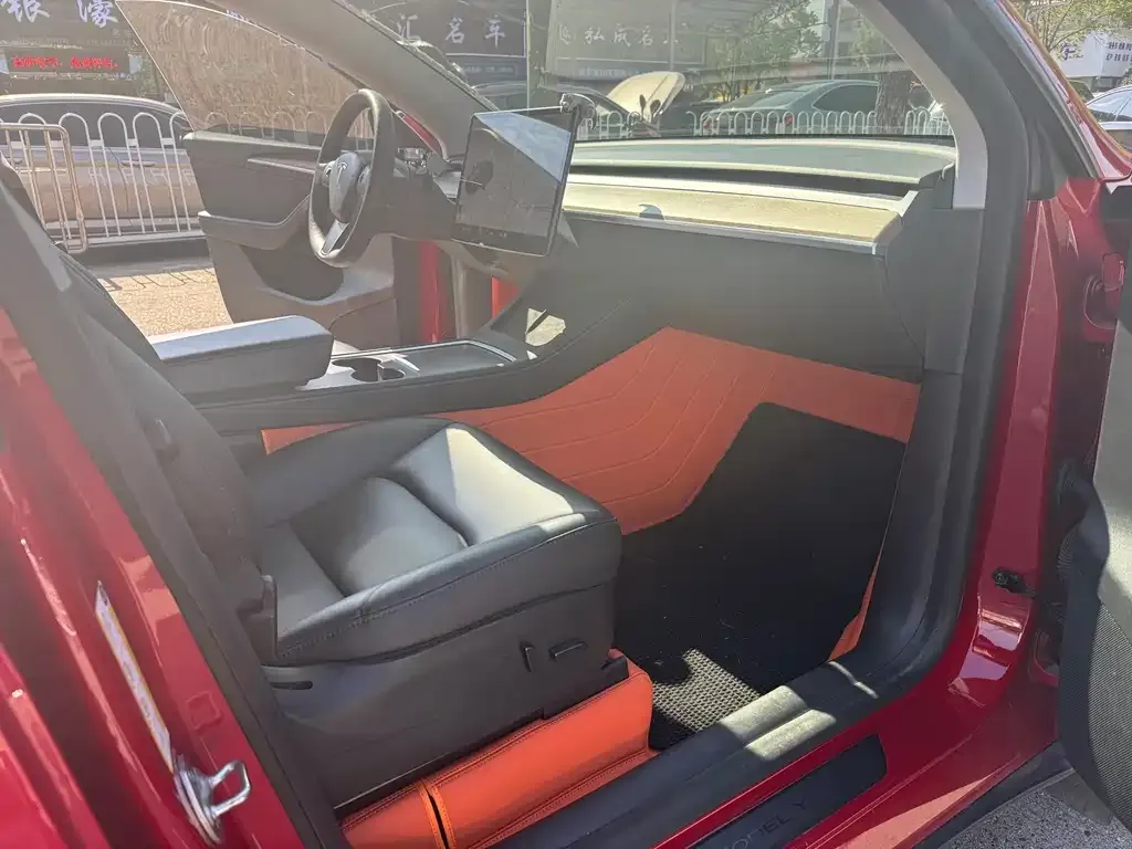 Tesla Model Y — фото 6