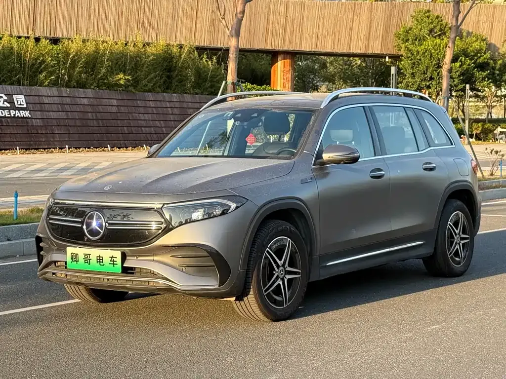 Mercedes-Benz EQB — фото 1