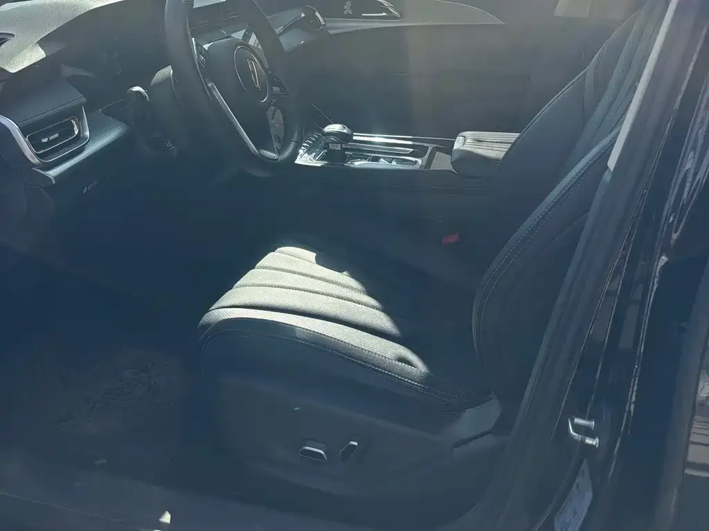 Hongqi H5 — фото 9