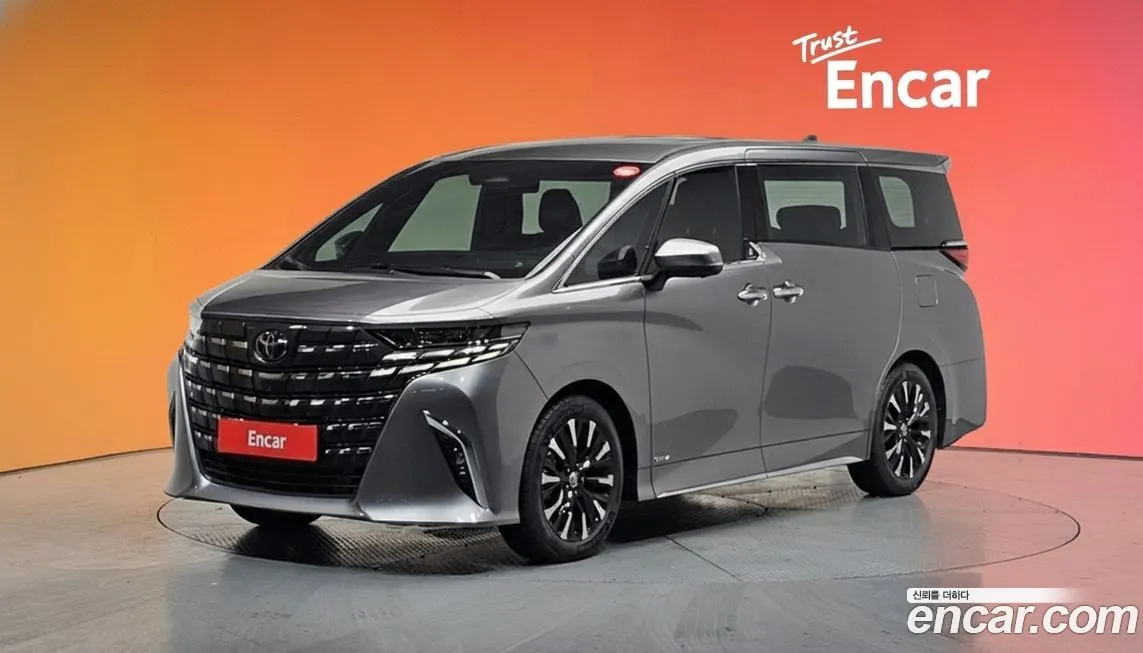 Toyota Alphard — фото 1