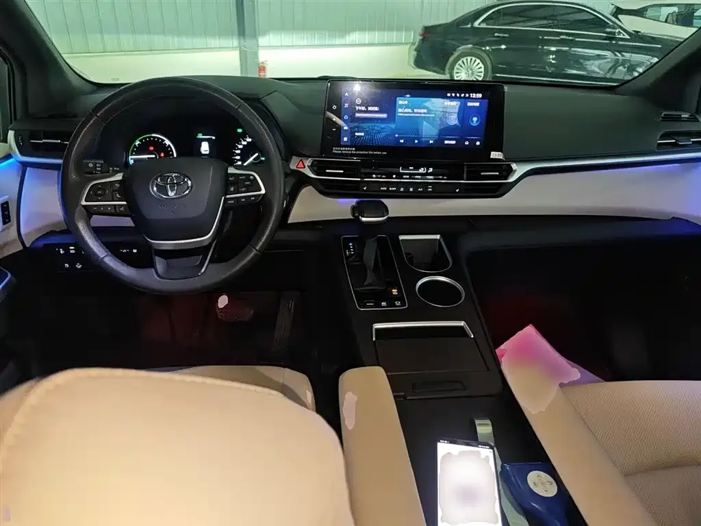 Toyota Granvia — фото 10