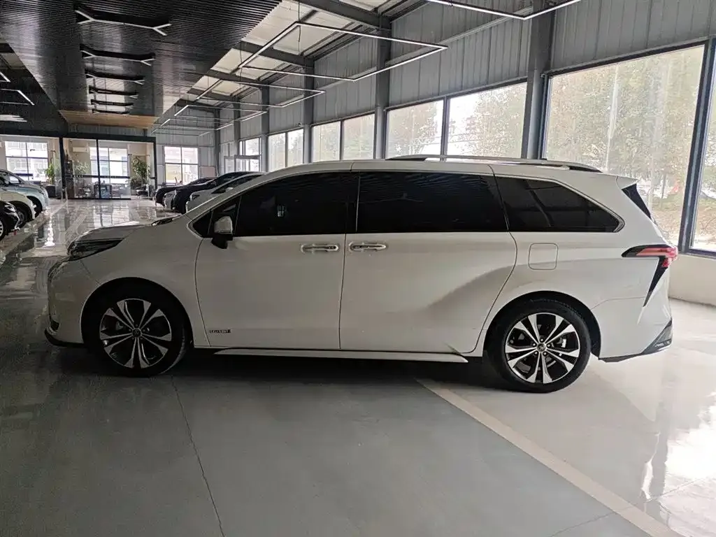 Toyota Granvia — фото 5