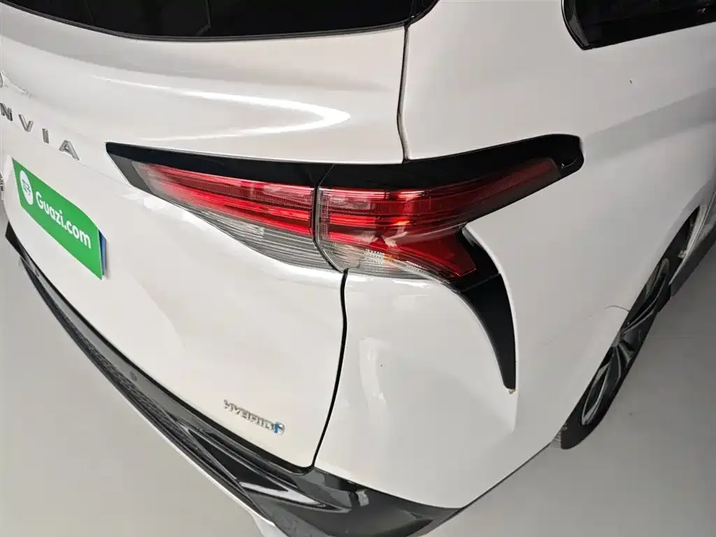 Toyota Granvia — фото 8