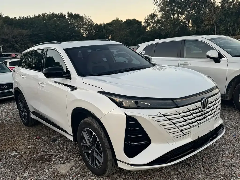 Changan CS75PLUS — фото 1