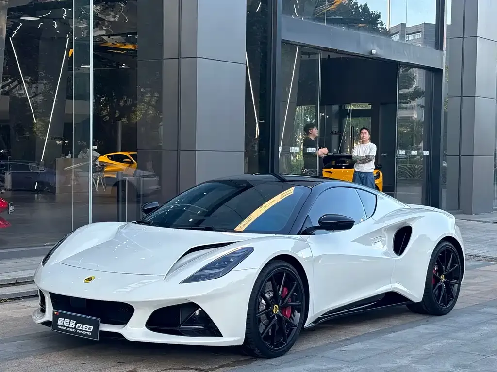 Lotus Emira — фото 1
