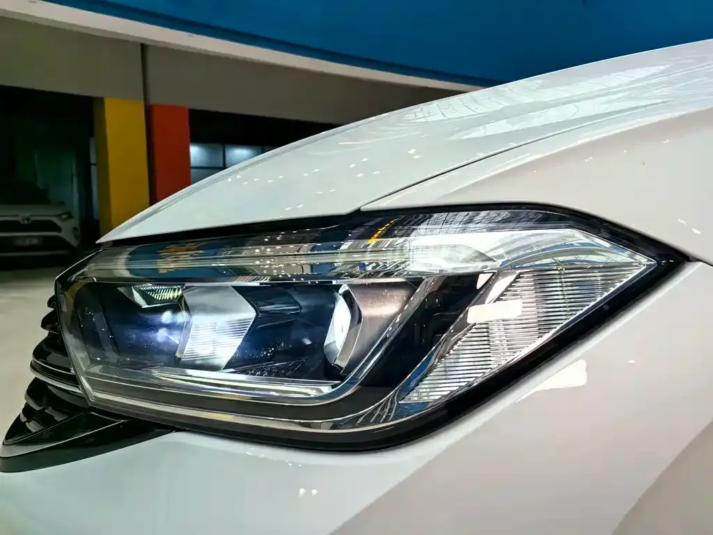 Volkswagen Sagitar — фото 10