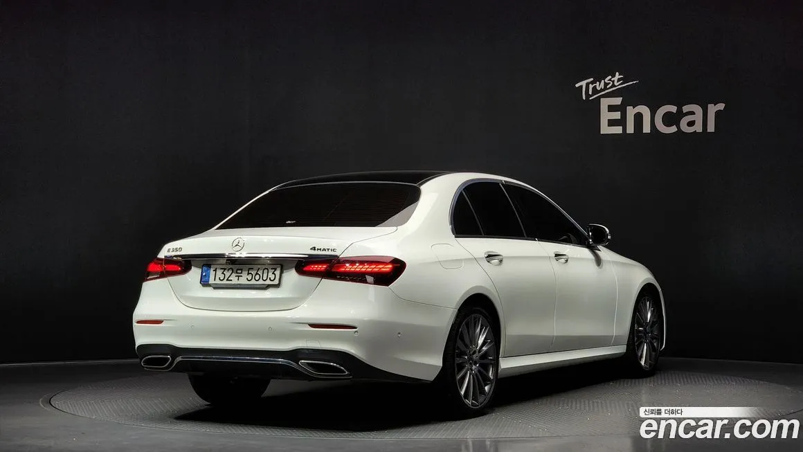 Mercedes-Benz E-Class — фото 2