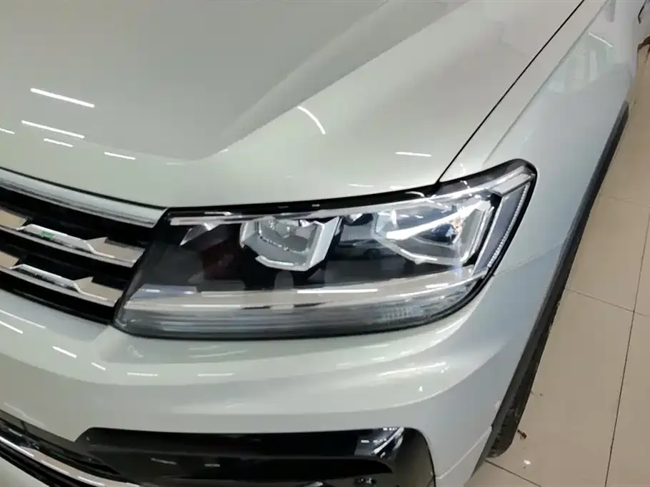 Volkswagen Tiguan L — фото 5