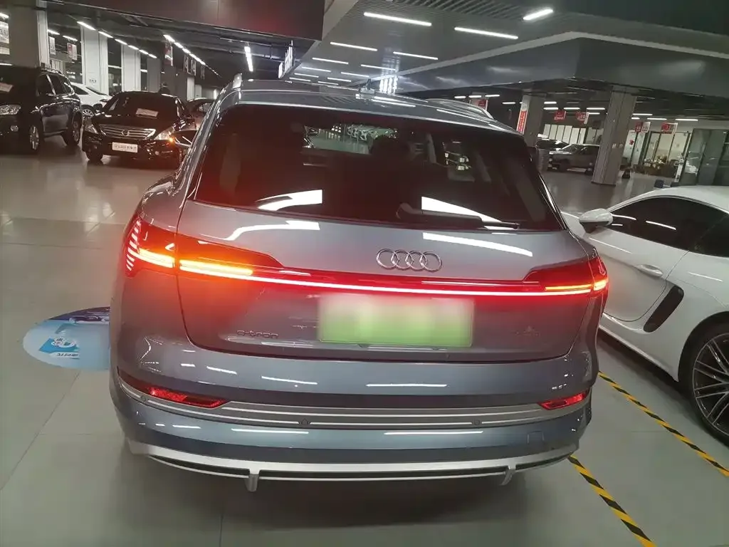 Audi e-tron — фото 6