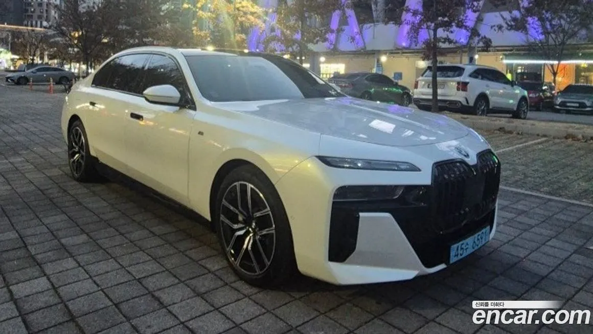BMW i7 — фото 1