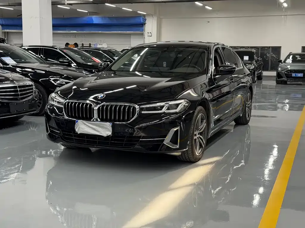 BMW 5 Series — фото 1