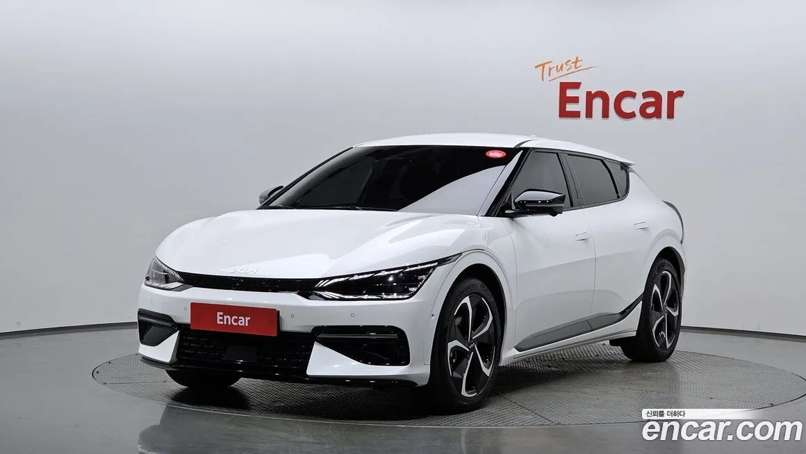 Kia EV6 — фото 1
