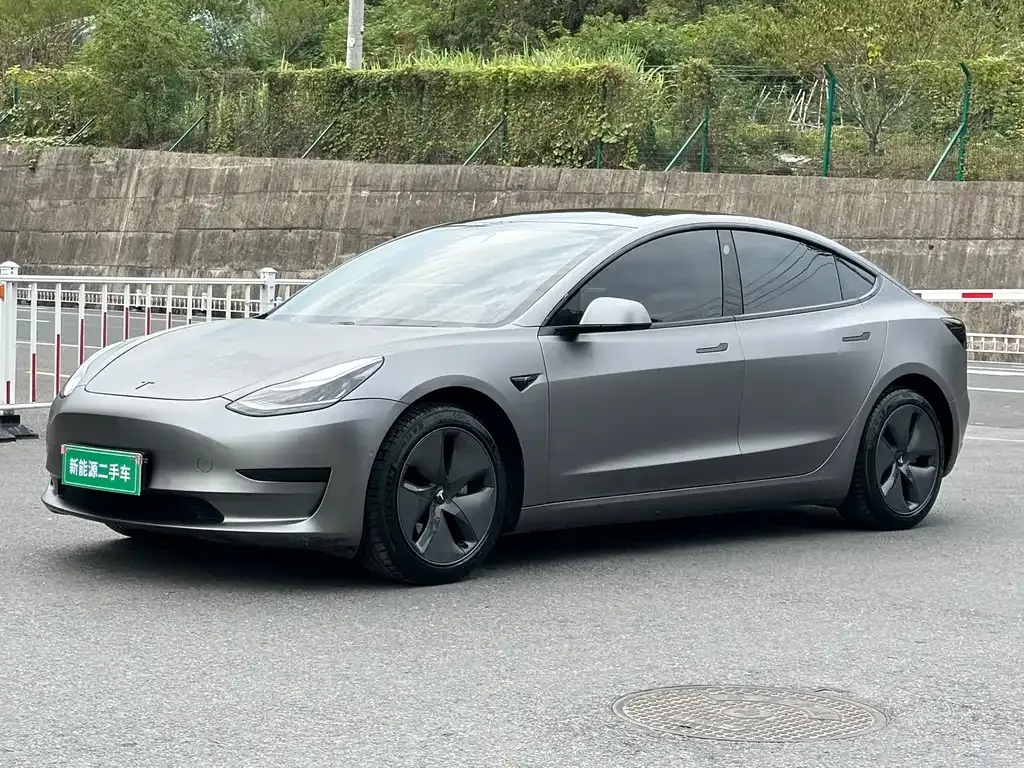 Tesla Model 3 — фото 1