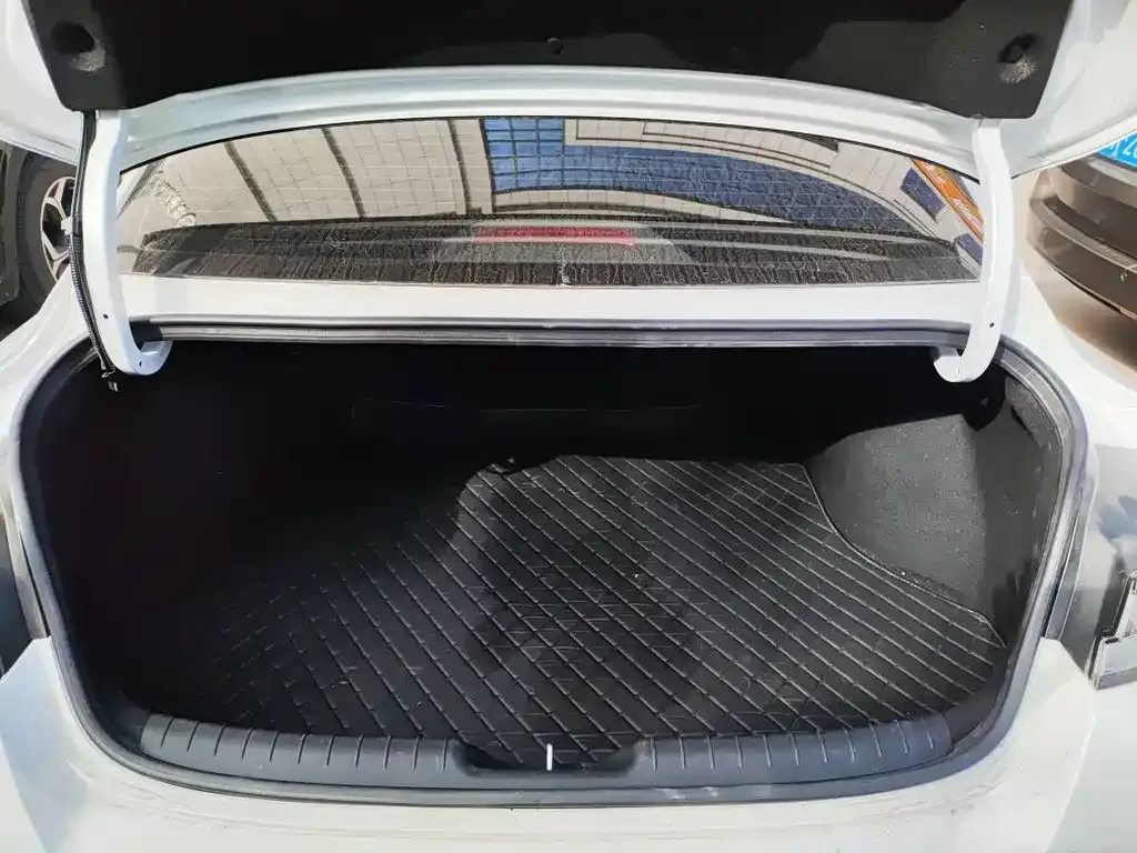 Hyundai Elantra — фото 2