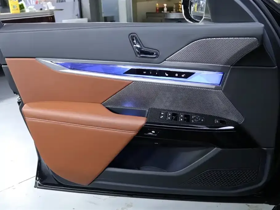 BMW i7 — фото 10