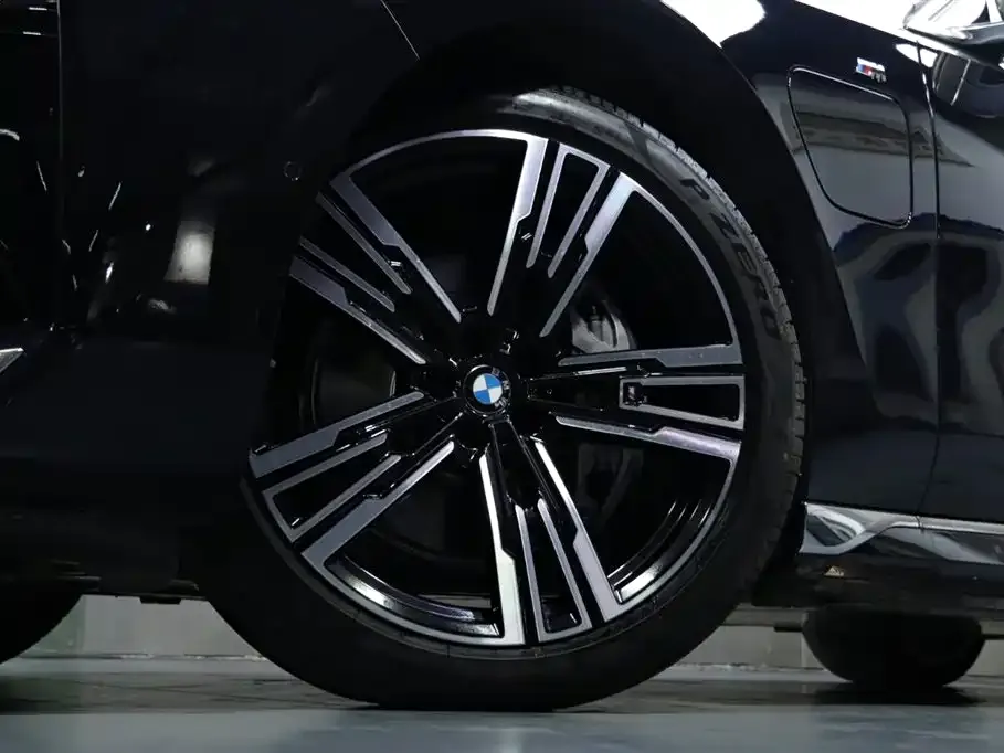 BMW i7 — фото 3