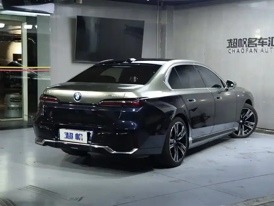 BMW i7 — фото 5
