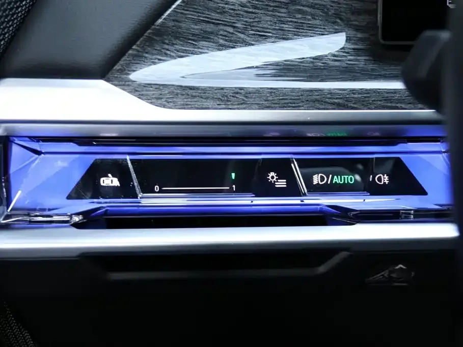 BMW i7 — фото 9