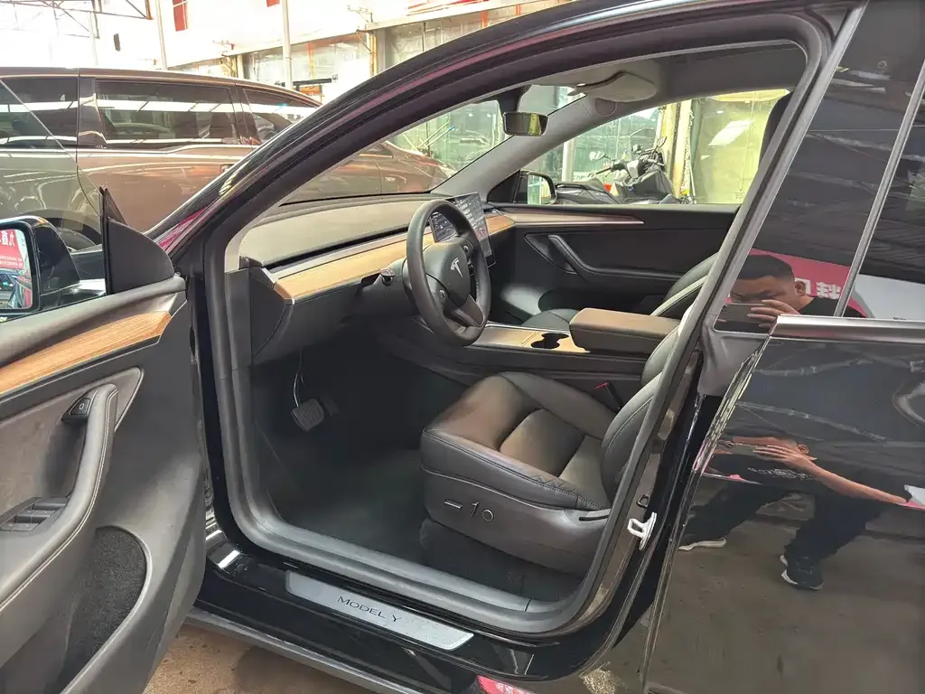 Tesla Model Y — фото 4