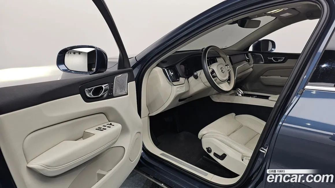 Volvo XC60 — фото 10