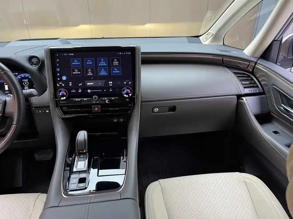 Toyota Vellfire — фото 5